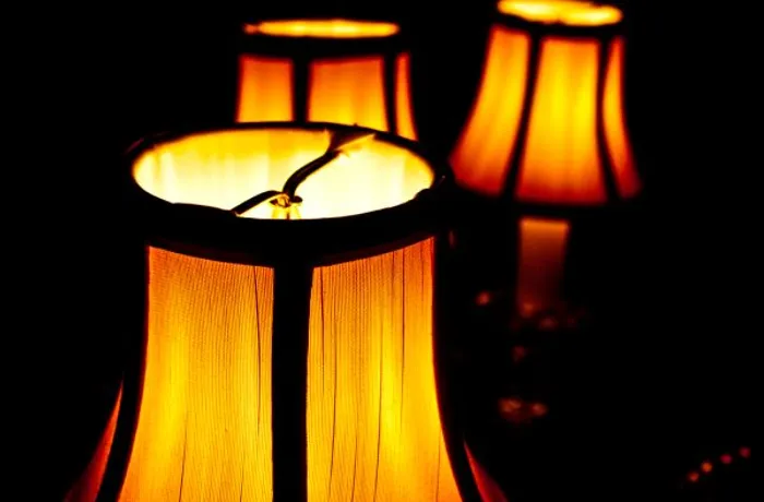 Chandeliers & Decorative Lights
